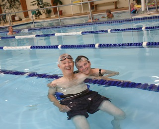 Couple-in-Kendal-pool