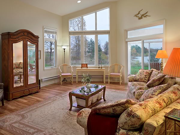 Cottage - organized living room