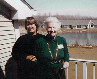Tina Graf with her mother, Ruth, in Kendal at Oberlin's early days