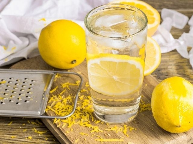 glass of water and lemons