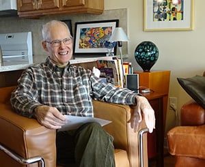 Resident in livingroom at Kendal at Oberlin